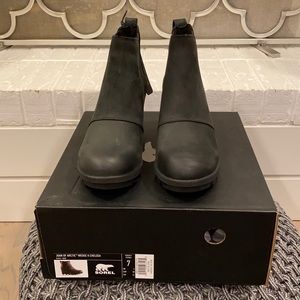 ⭐️BRAND NEW SORELS!!!⭐️